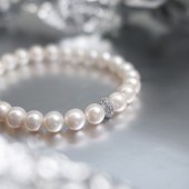 Bratara perle naturale albe si element argint cu pietre DiAmanti 234-111B-G
